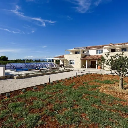 Beautiful Tesoro Villa